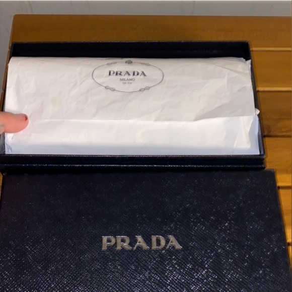 Prada- Long Wallet,Full-Inclusion Box, Tissues,& Authentication ID HardCard  EUC - Picture 5 of 6